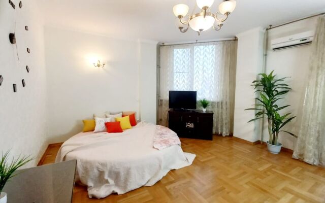 Smile Apartments 3kh Komnatnye S Vidom Na Naberezhnuyu Apartments
