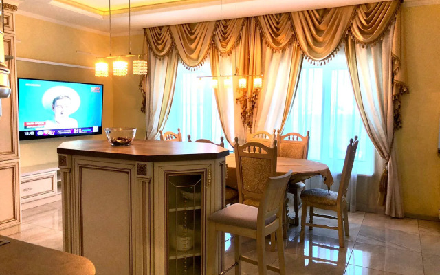 Апартаменты в центре с видом на Севастопольскую бухту