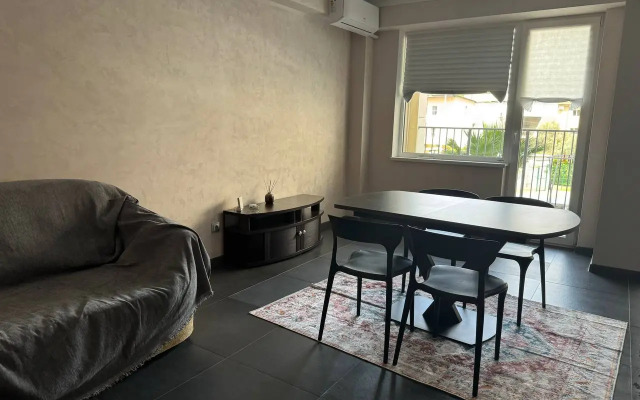 Uyutnaya Studiya S Balkonom Vozle Morya Flat