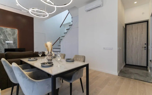 Dvuhehtazhnye Apartamenty s otkrytoj terrasoj na Stachek 62