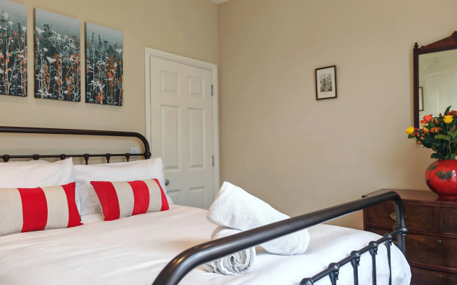 Historic Winchester Apartment