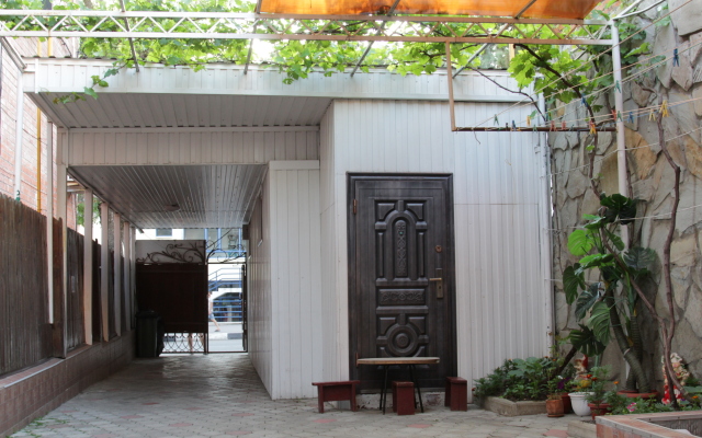 Uyut Guest House