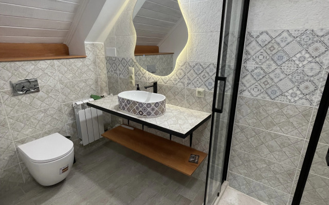 Zamok U Khudozhnika Guest House