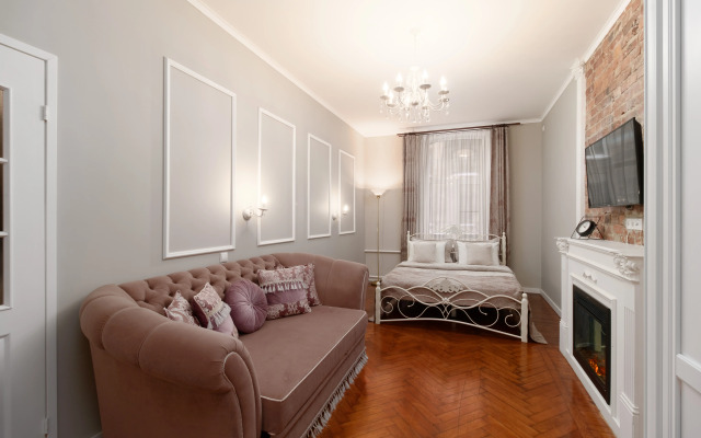 Loft U Ploschadi Vosstaniya 5 Spalen Apartments