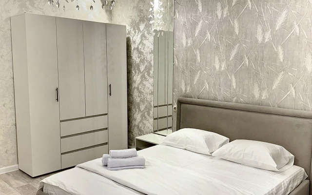 V Samom Tsentre Pyatigorska naprotiv Avtovokzala Apartments