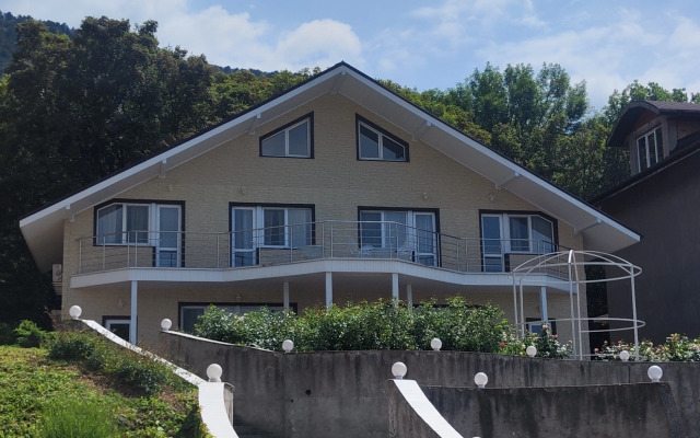 Частный дом дуплекс с видом на озеро и горы