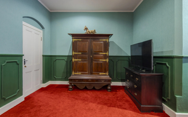 Hill Rise Luxury Villa & Stables by Edwards Collection Villa