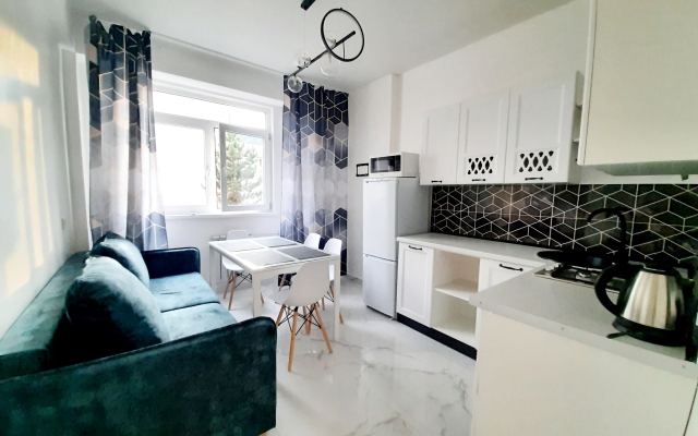S 2 Spalnyami Ryadom s Podyemnikom Flat