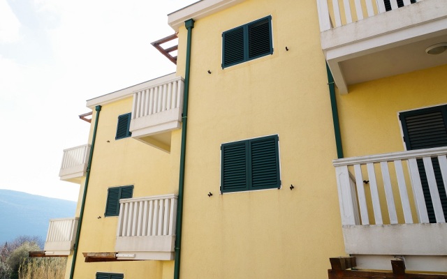 Begonia Apartments