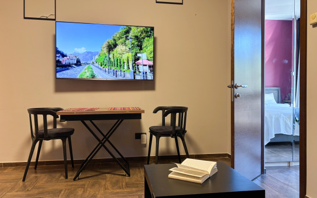 Квартира С отдельной спальней и балконом в центре Поляны