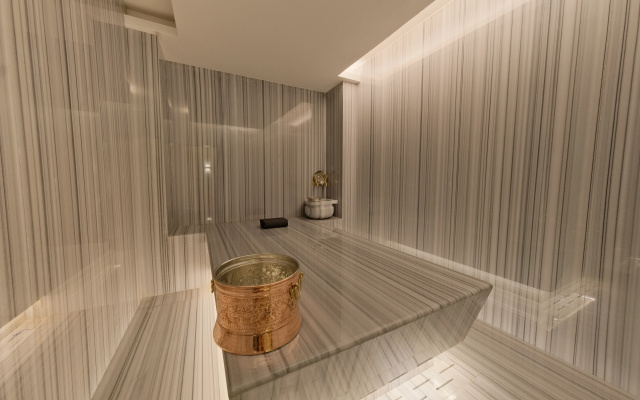 Prive Suite Side & Spa  (Adult Only 16+)