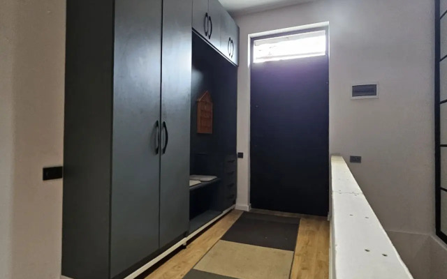 Villa Trekhkomnatniy Dvukhetazhniy Dom s Basseynom Niabi Villa