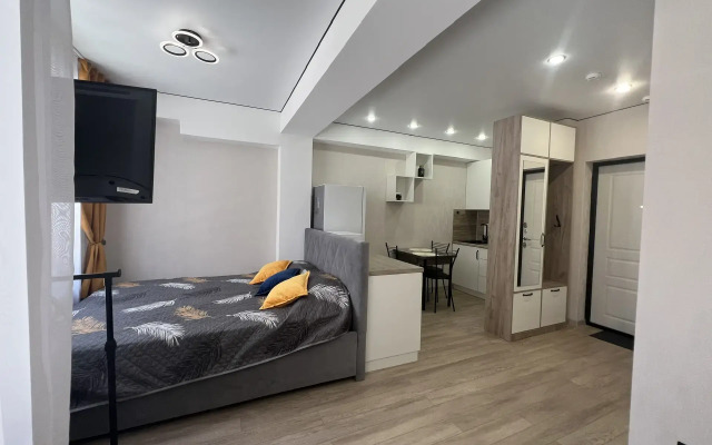 Квартира студия у моря с современным ремонтом