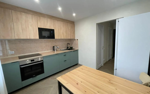 OtlichnyDen Ryadom S Zhd Vokzalom I Avroroy Flat