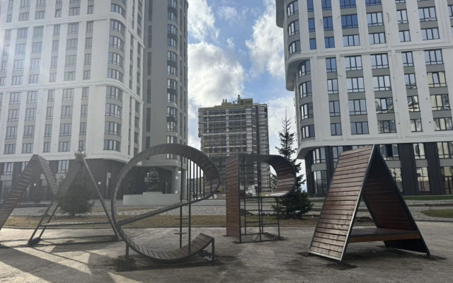 Chetyrekhkomnatnaya Na Druzhby 28/7 Flat