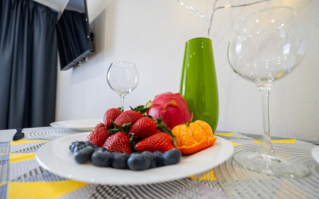 Uyutnaya studiya na prospekte Kosmonavtov Apartments
