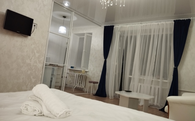 U Glavnoy Ploschadi Pobedy Flat