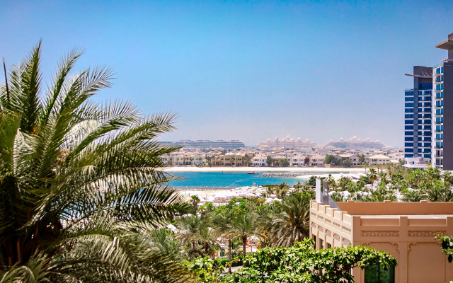 2B Fairmont Residence Palm Jumeira Sea View Apartments