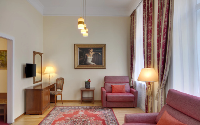Boutique Seven Days Hotel