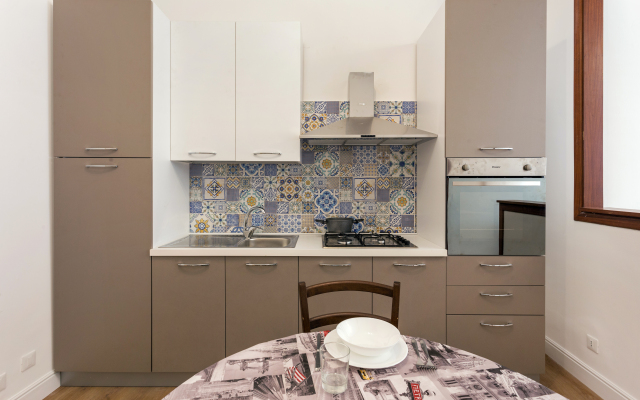 Gloden House Apartments