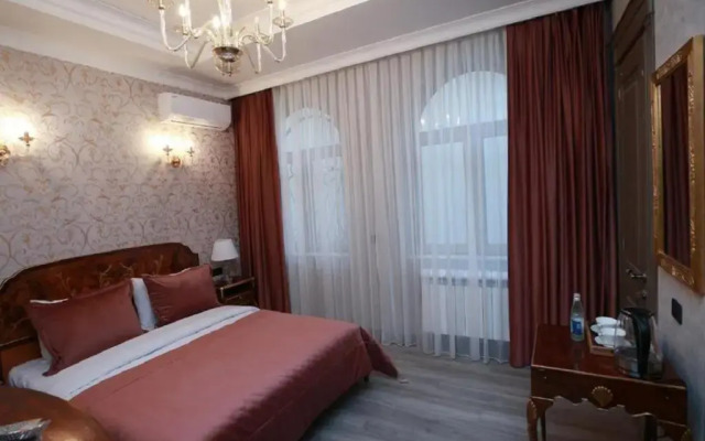 West Inn Palace Hotel