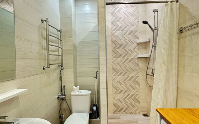 Yutnaya Studiya S Ponoramnimi Oknami V centre Adlera More Flat