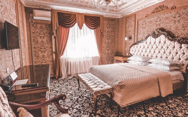 Lion Hotel