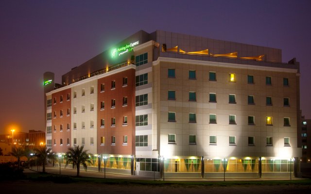 Holiday Inn Express Dubai Internet City an IHG Hotel