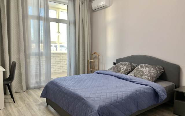 Большая двухкомнатная квартира сети "PanApartments" рядом с благоустроенной набережной