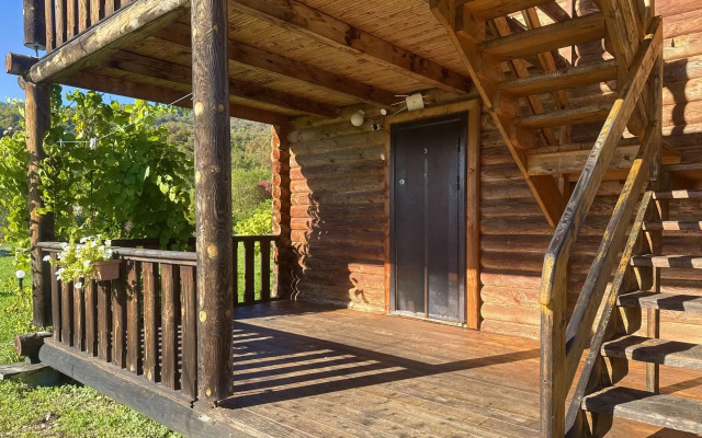 Thach from Travel Hotels Entourage