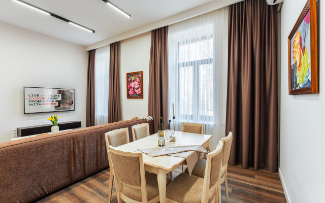 KeyGo #0117, 1 Bedroom, Near The Opera House Apartments