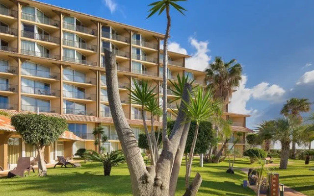 Hotel The Views Oasis - Family Friendly