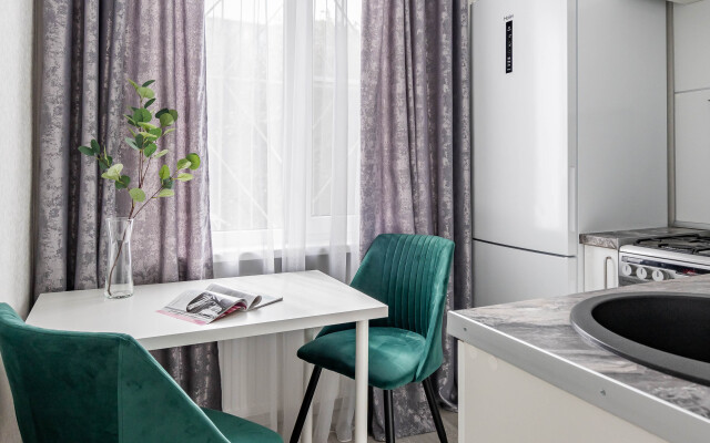 Light U Leninskogo Prospekta Satin Home Flat