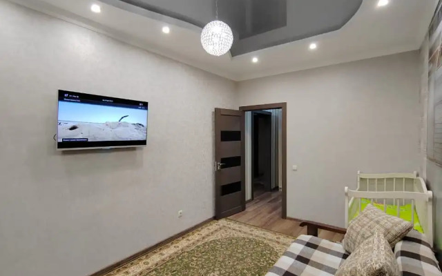 Квартира Трехкомнатная возле ТРЦ Аура