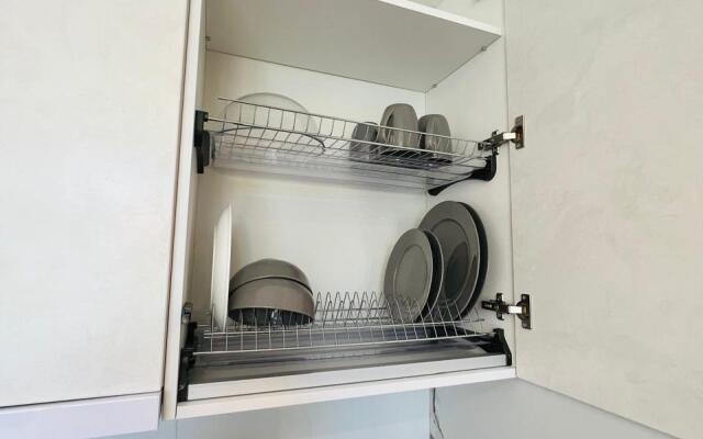 Studiya S Dizaynerskim Remontom S Baseynom I Balkonom Apartaments