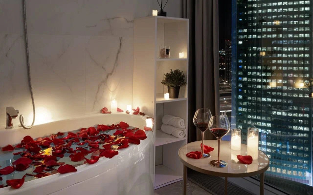 Апартаменты Угловые с ванной у окна