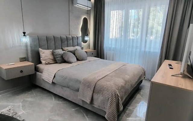 Uyutnaya Kvartira v Tsentre Goroda Flat