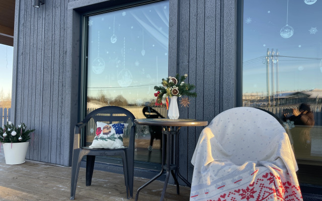 Частный дом у озера