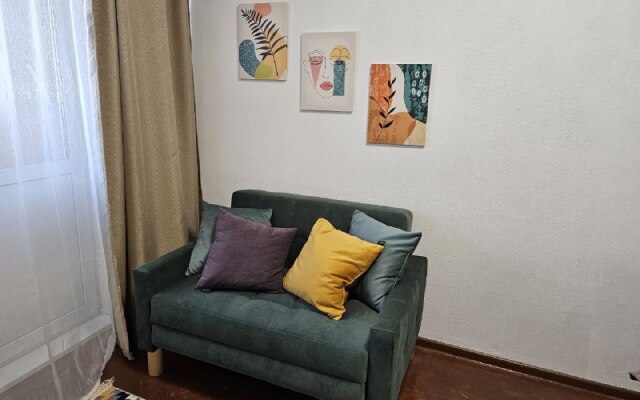 1b Slavyanskiy Bulvar 15 Apartments