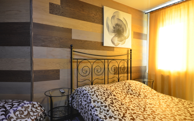 Na Naberezhnoy Na 9 Chelovek Flat
