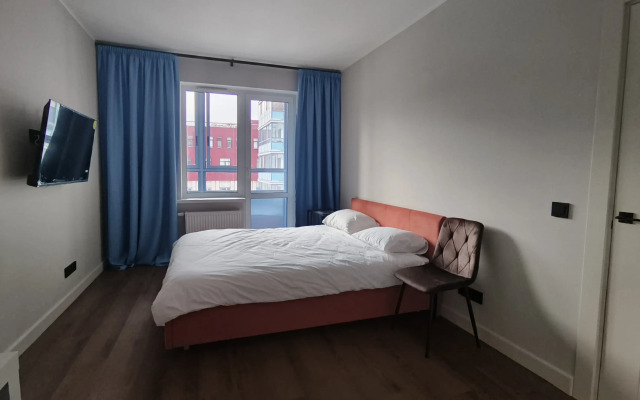 Апартаменты у метро с новым ремонтом, 20 минут от  центра