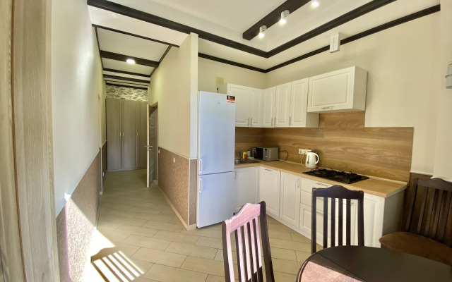 S Balkonom I Vidom Na Gory Apartment