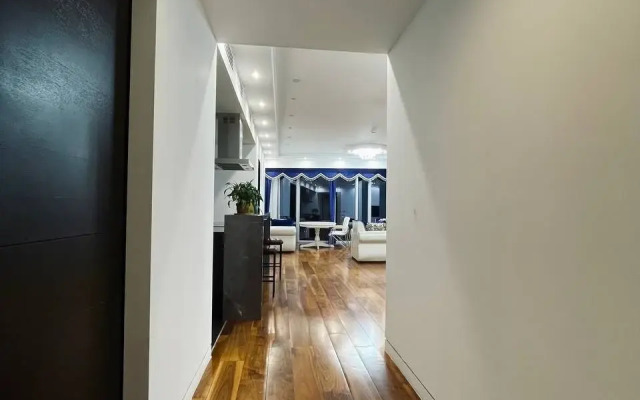Trekhkomnatnye Mfk Oko Apartments