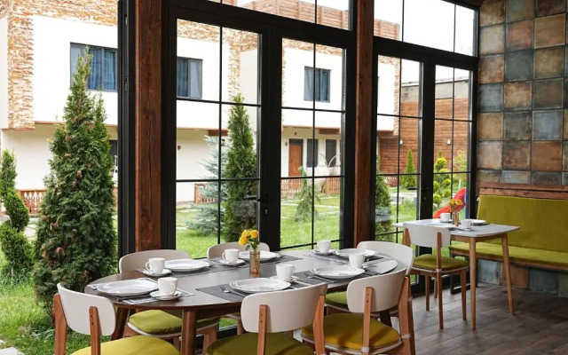 Отель Taniqinn Dilijan Cottages