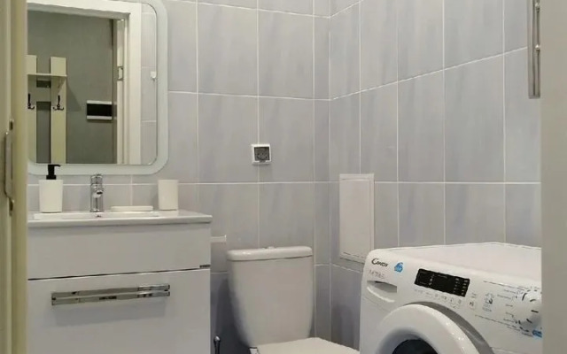 Studiya Na Kolmovskoy Naberezhnoy 71b Flat