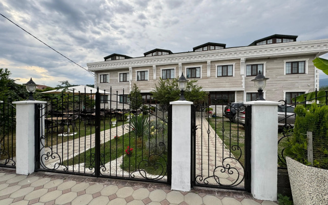 Lucette Guest House