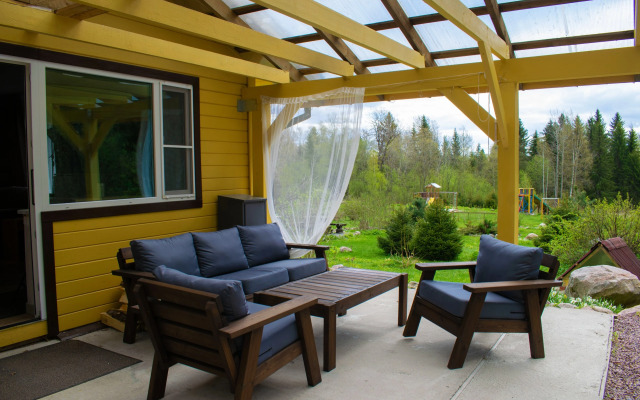 S Vykhodom V Les Guest House