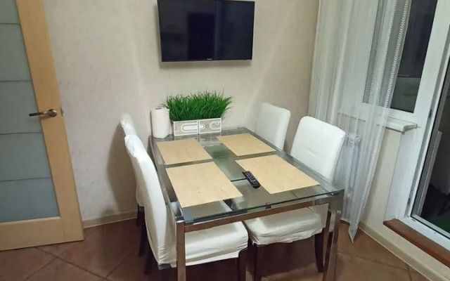 S Khoposhim Pemontom C Tpemya Izolirovannymi Komnatami Flat