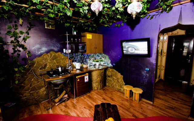 "Kvartirnyij Vopros" na Artema 89 Apartments