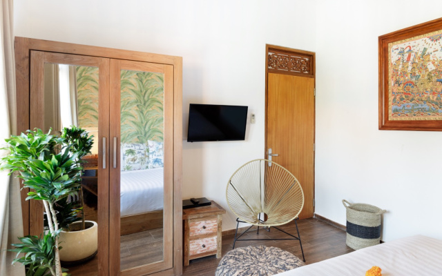 Apartamenty The Loft Colourful Unique Designer Loft Hideaway near the Beach